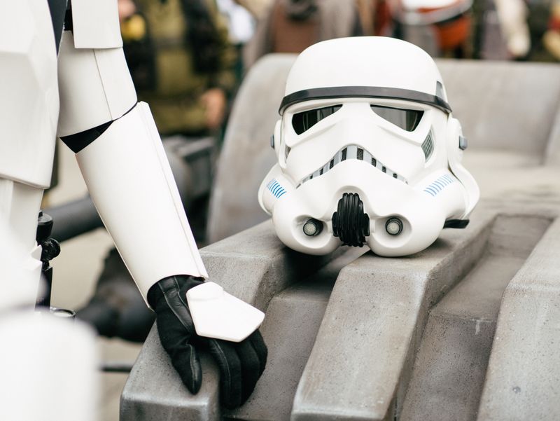Stormtrooper-helm zoals cosplayers die laten 3D-printen