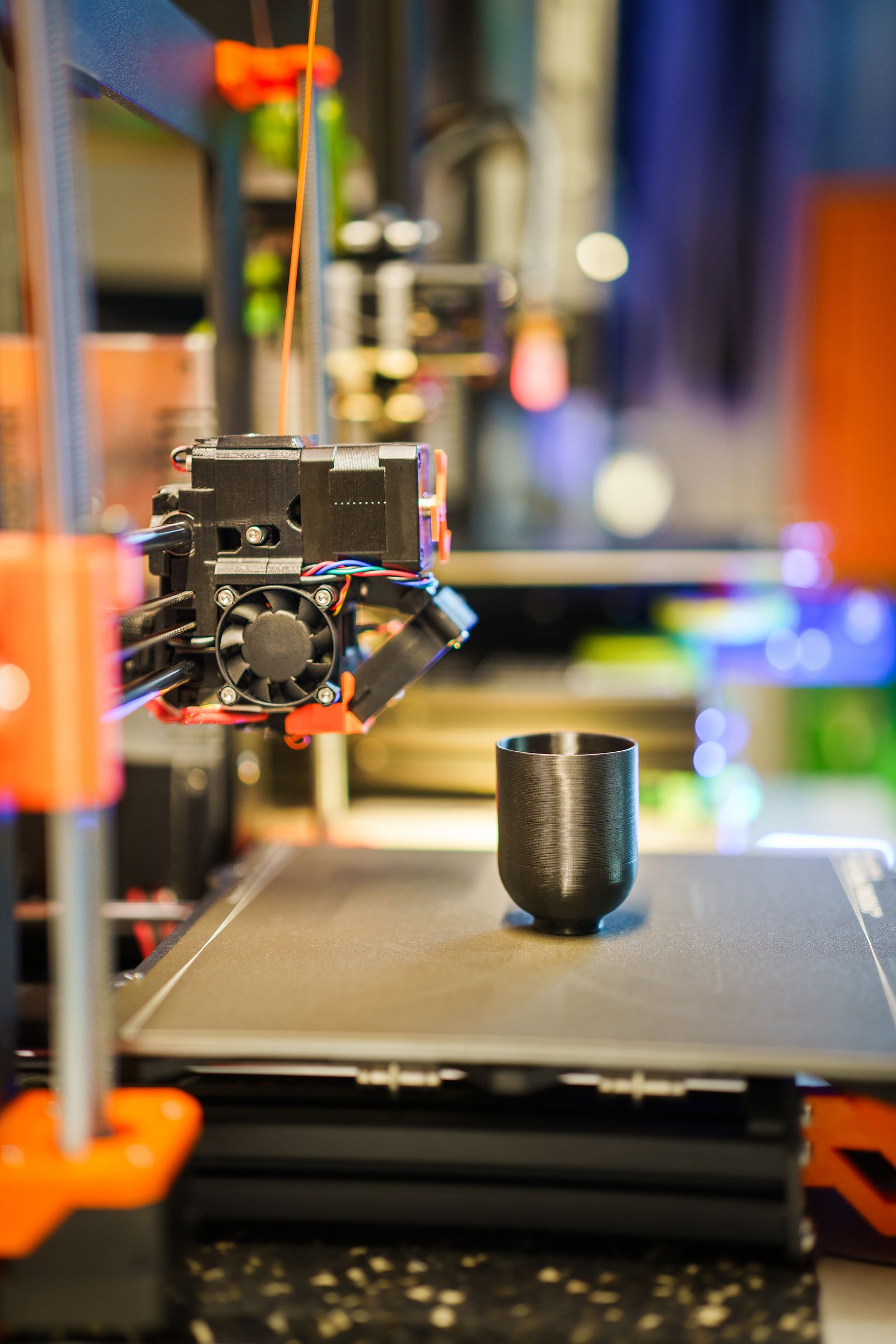 De 3D-printwerkplaats van MorphiCustom in Den Haag